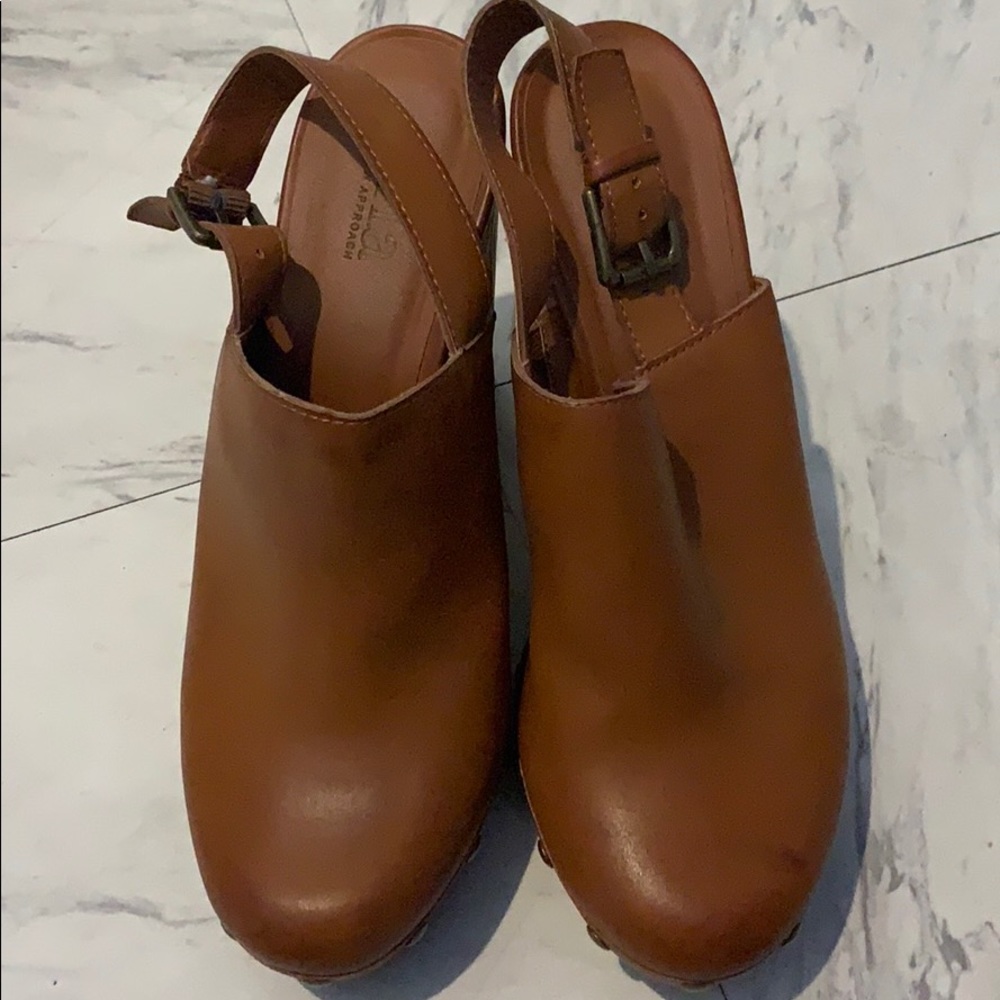 Closed toe heels